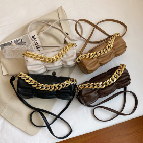 Pleated chain, handbag, cylindrical bag, diagonal span