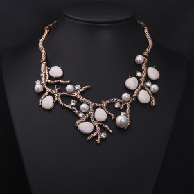 Branches, gemstones, pearl rhinestones, short collarbone Necklace