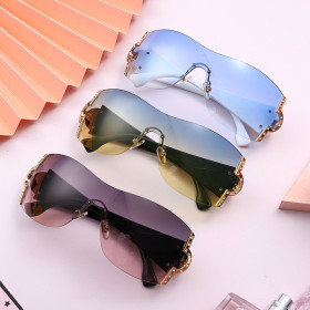 Diamond rimmed sunglasses, metal sunglasses, one-piece frame glasses