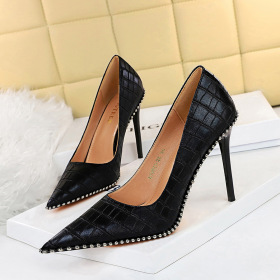 High heels, thin heels, shallow mouth, pointed metal beads, rivet single shoes 10.cm