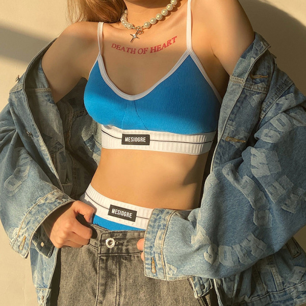 Exposed navel, suspenders, vest shorts, two-piece set