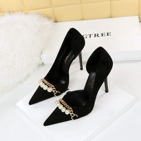 Ultra-high heel, suede, shallow tip, pearl metal chain, side cut-out single shoe