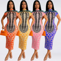 Positioning printed high neck dress with tight fitting buttocks skirt