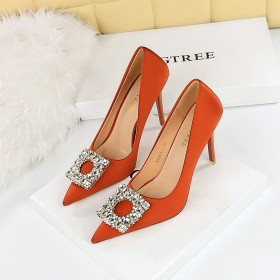 Ultra high heels, shallow cut, pointed silk satin, rhinestone buckle single shoes