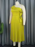 Single shoulder, single sleeve pleated skirt, layered dress