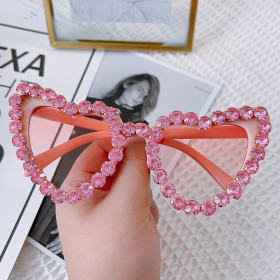 Love Sunglasses Fashionable and Classic Heart-shaped Glasses with Diamond Inlay Sunglasses