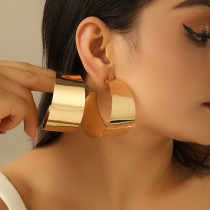 Gold Glossy C-shaped Earrings Luxurious and Niche Geometric Earrings