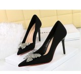 Silk Shallow Mouth Pointed Metal Rhinestone Bow Single Shoes
