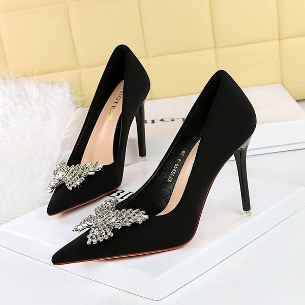 Silk Shallow Mouth Pointed Metal Rhinestone Bow Single Shoes