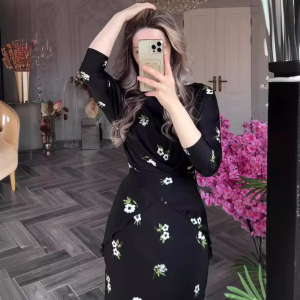 Loose and Breathable Casual Round Neck Floral Print Skirt Suit