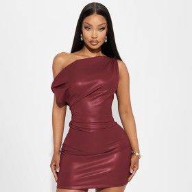 Slanted Shoulders Hip-covered Dress