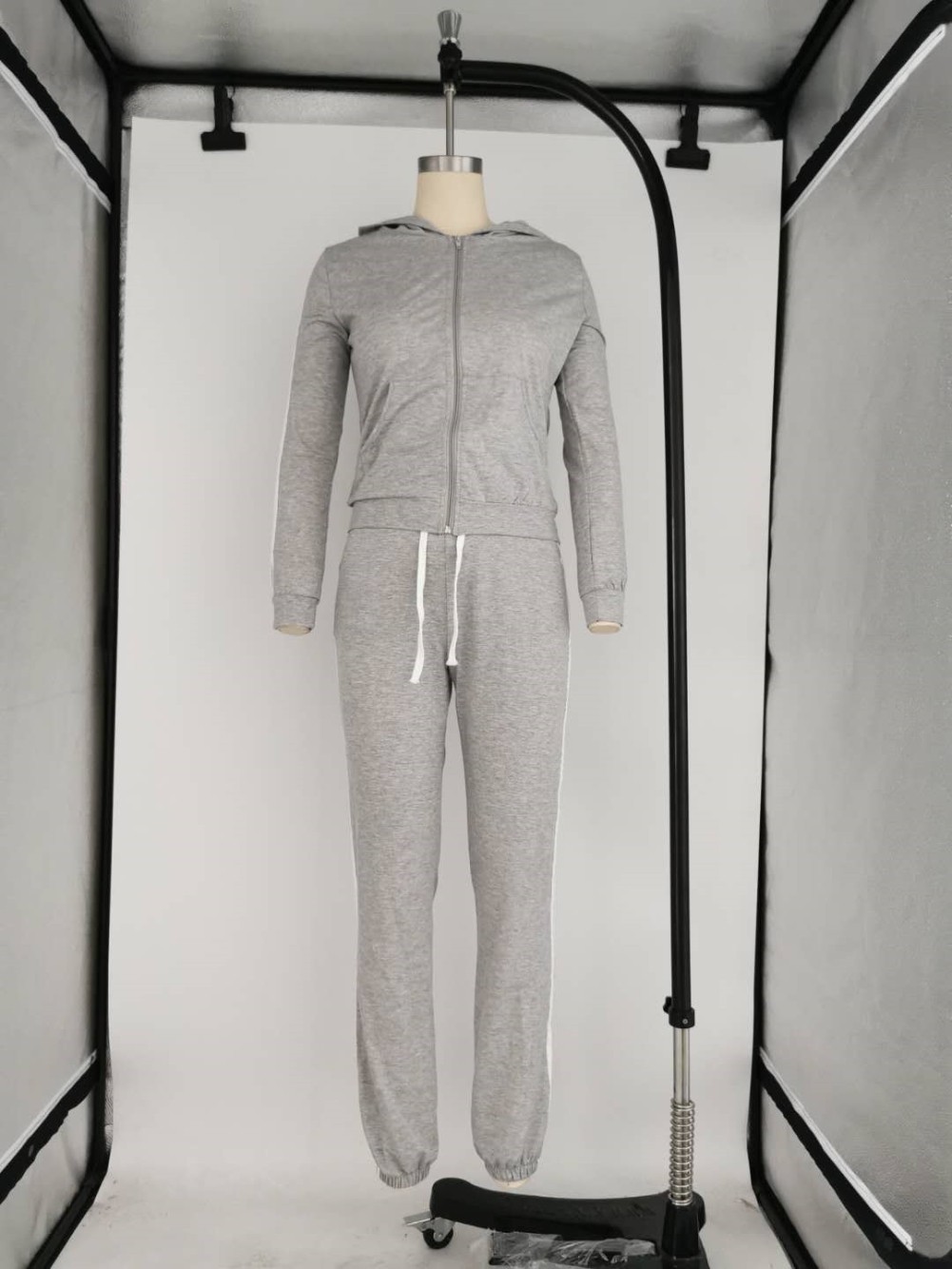 tracksuit with zip pockets