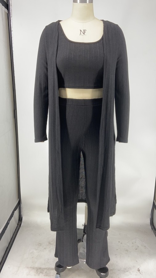 styling complements ribbed pants