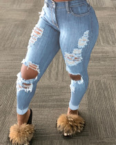 Jeans rasgados celestes de corte sexy