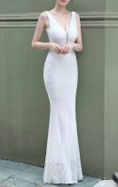 Vestido de novia de sirena con cuello en V sin mangas con lentejuelas blancas de boda de verano