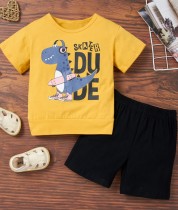 Conjunto de camisa y pantalones cortos con estampado de cuello en O para niños