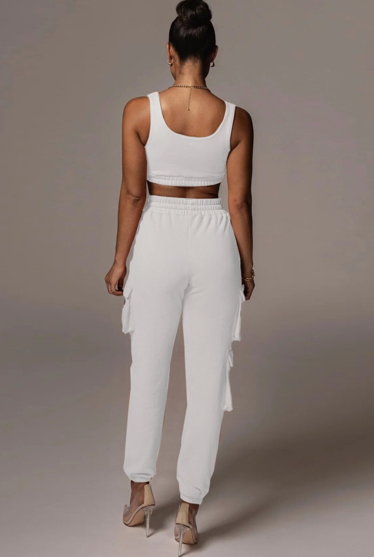 sports bra sweatpants outfit