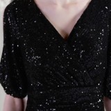Elegante vestido de fiesta de manga corta ahuecado con cuello sobrepelliz de lentejuelas negras