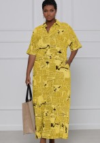 Vestido largo suelto de manga corta con estampado de periódico amarillo informal de verano