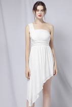 Vestido de cóctel irregular de un hombro con lentejuelas blancas formales de verano