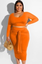 Conjunto de falda midi y top corto naranja de talla grande de otoño