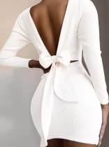 Mini-robe blanche en tricot nouée au dos en V d'automne