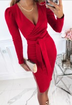 Vestido de manga comprida com decote em V vermelho outono sexy com fenda no cinto