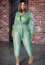 Winter formaler grüner Leder-Jumpsuit mit Knopfleiste und Gürtel