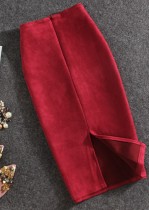Winter-Bleistiftrock aus rotem Velours mit Schlitz und hoher Taille