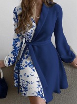 Vestido de cóctel elegante con cuello en V y estampado azul de otoño