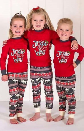 Kerstkinderen print top met lange mouwen en print broek pyjama tweedelige set