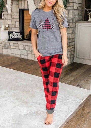 Conjunto de duas peças de pijama de calça com estampa cinza estampa redonda decote redondo e pijama de duas peças