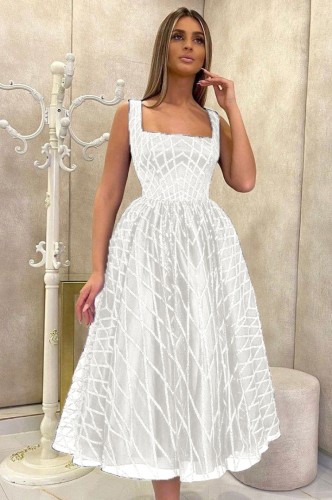 冬の白いノースリーブプリーツスクエアロング花嫁介添人ドレス