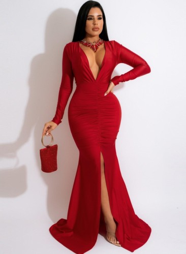 Зимнее сексуальное красное платье с глубоким v-образным вырезом и длинным рукавом с разрезом и русалкой