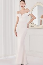 Летнее элегантное белое однотонное вечернее платье с короткими рукавами и открытыми плечами