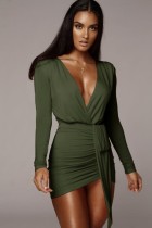 Frühlingsgrünes, sexy, gerafftes Mini-Clubkleid mit tiefem V