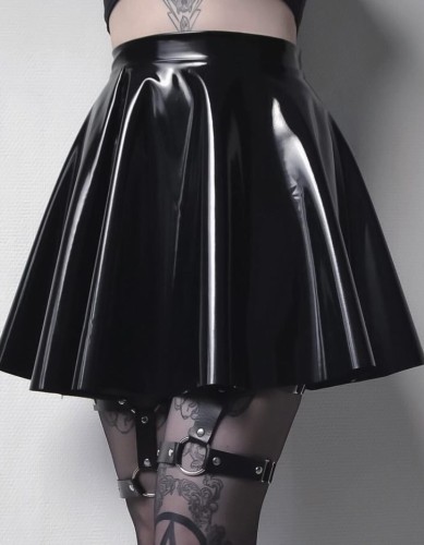 Minifalda plisada de cuero PU negro de invierno para mujer