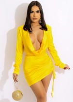 Весеннее сексуальное желтое атласное облегающее платье с глубоким вырезом и длинными рукавами со сборками и рюшами