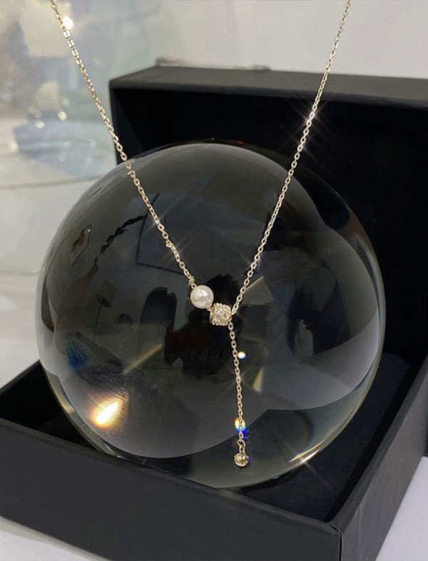 Women Interlocking Beads Glittering Diamond Clavicle Necklace
