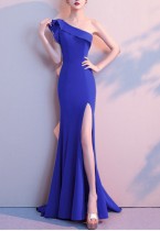 Vestido de noche de sirena con abertura alta y un hombro formal azul de verano para mujer