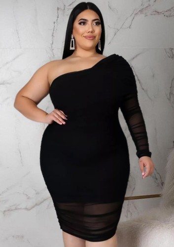 Vestido de malha preta sexy com malha transparente de um ombro e de mangas compridas