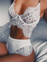 Conjunto de lingerie feminina de renda branca sexy e calcinha para namorados