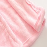 Accappatoio di flanella a maniche lunghe con orecchie di coniglio rosa invernale da ragazza