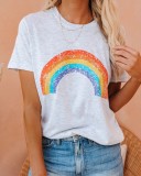 Camiseta regular de arcoíris de manga corta con cuello redondo blanco de verano para mujer