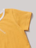 Conjunto de dos piezas de camiseta de manga corta con cuello redondo amarilla para niños de verano y pantalones sueltos negros