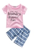 Camiseta de manga corta con estampado de letras para niñas y niños de verano y pantalones vaqueros con parche de malla con agujeros rasgados