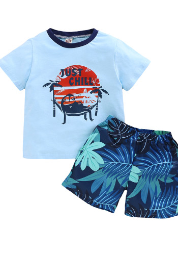 Conjunto de dos piezas de camiseta y pantalones cortos de manga corta azul con estampado de niño de verano para niños