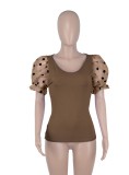 Tops regulares con estampado de lunares y mangas abullonadas con cuello en U y color marrón de verano para mujer