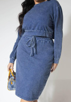 Conjunto de falda de dos piezas de talla grande con cinturón de mezclilla sólida de cintura alta con cuello redondo informal azul de otoño para mujer