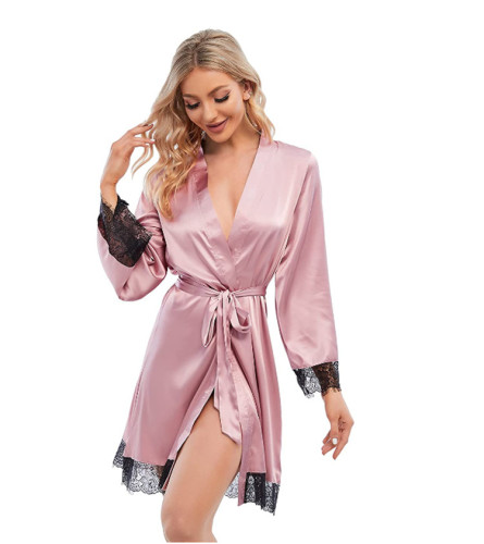 Sexy pyjama met V-hals van satijn en kant
